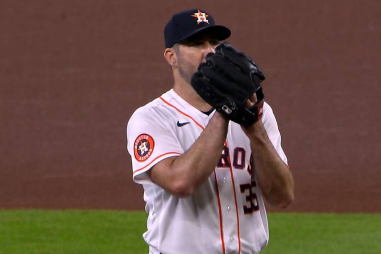 Verlander tiene encontronazo con Cora en plena apertura (VIDEO)