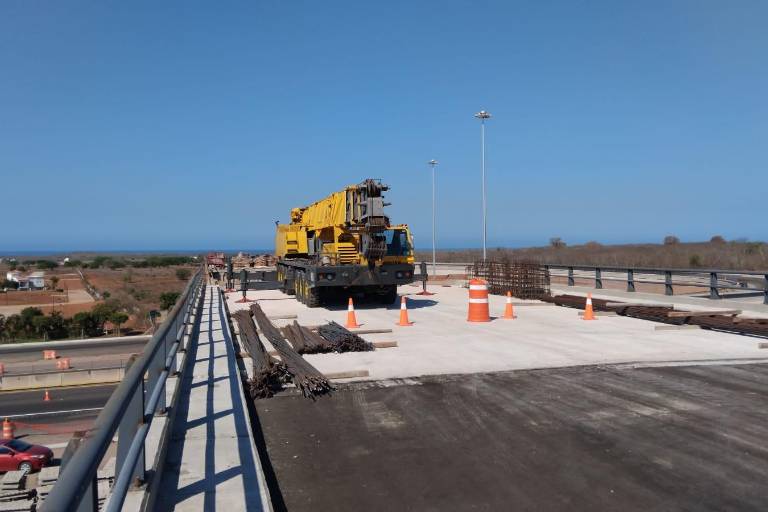Preparan colocación de trabes centrales este miércoles en puente de la Autopista del Pacífico Mazatlán- Culiacán