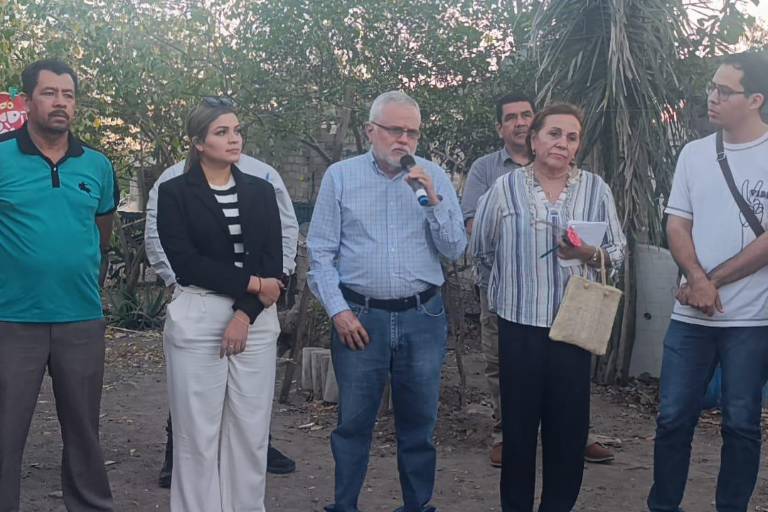 Urgen servicio de agua vecinos de la Insurgentes en Escuinapa