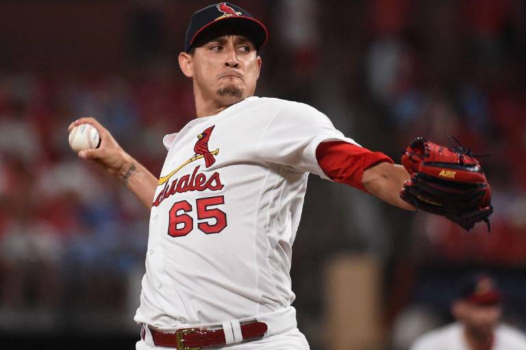 Giovanny Gallegos se agencia su décimo rescate al preservar el triunfo de los Cardenales