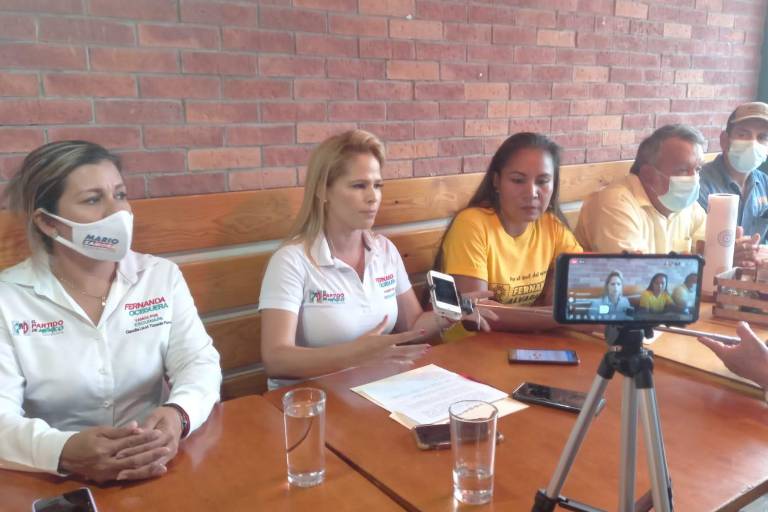 Candidata del PRD a la alcaldía de Escuinapa declina a favor de la candidata del PRI