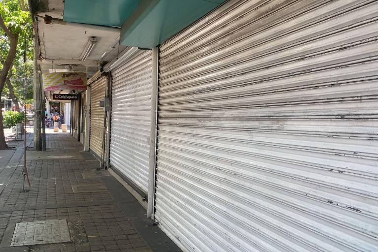 Locales del Centro de Culiacán cierran cortinas en el mediodía