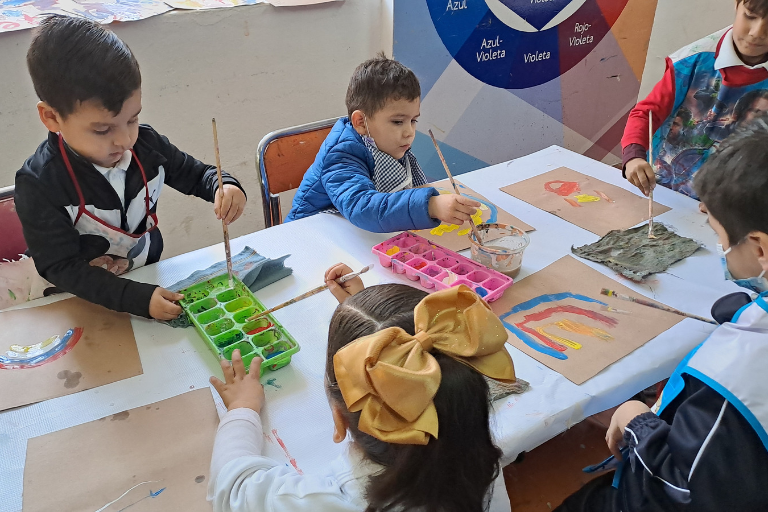 Se acercan estudiantes al arte