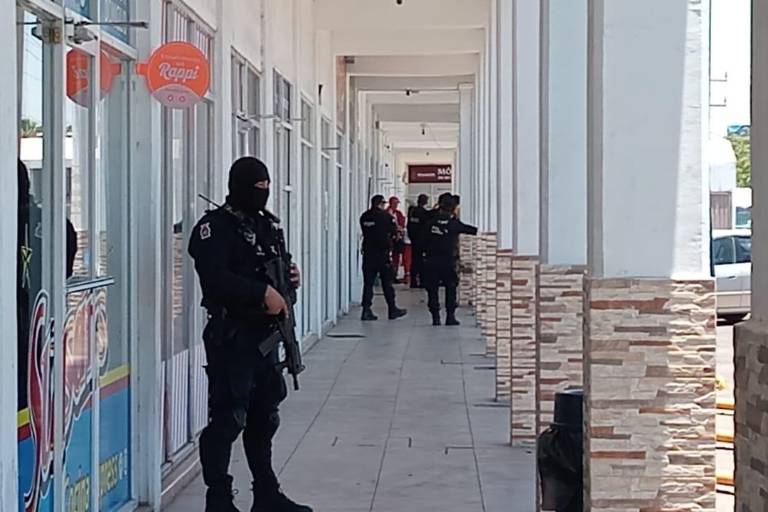 Se intoxican dos empleados de paquetería en una plaza de Culiacán