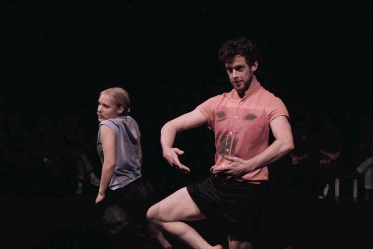 Recrea Joshua Montem el cortejo con la danza ‘Romeo, Romeo, Romeo’