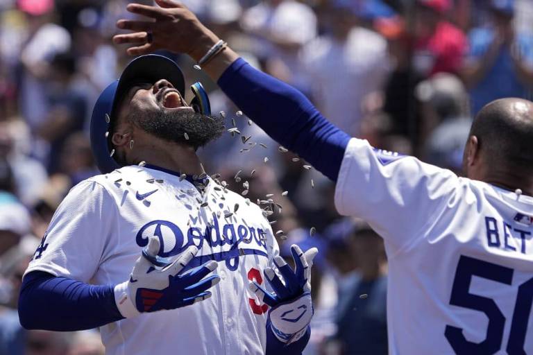 Teóscar da jonrón y Dodgers completan barrida sobre Marlins