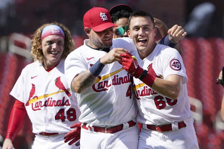 Giovanny Gallegos cumple como relevo en triunfo de Cardenales ante Tigres