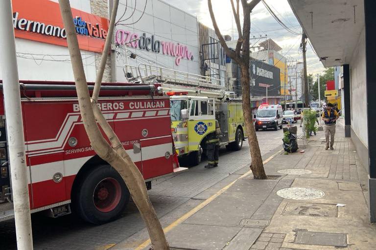 Evacuan la Plaza de la Mujer tras reporte de fuga de gas, en Culiacán