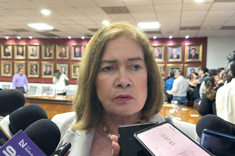 Chofer de autobús de accidente en Elota se presentó en la FGE acompañado de una abogada