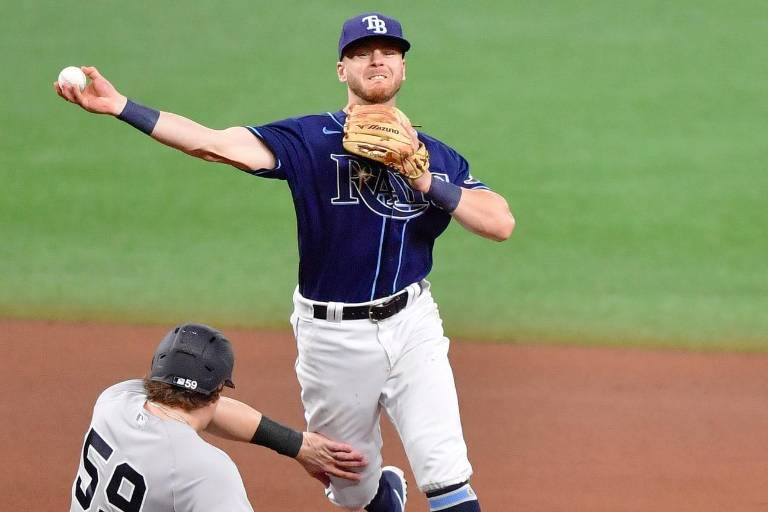Cerveceros de Milwaukee adquieren a Brosseau de Rays