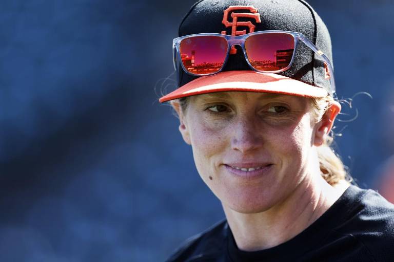 Nakken, primera entrenadora de MLB, sale de Gigantes y se integra a Guardianes