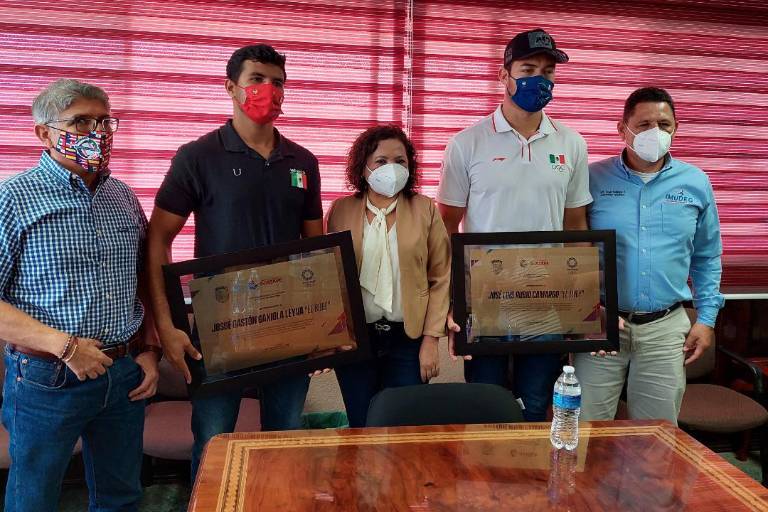 Voleibolistas olímpicos de Guasave son reconocidos por el Municipio