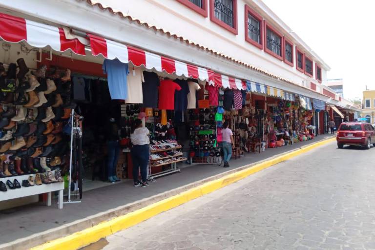 Falta de orden vial afecta en ventas de mercado en Rosario