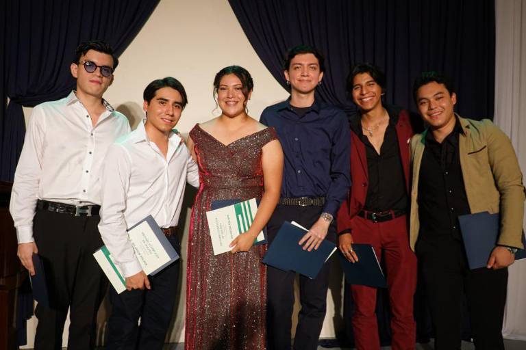 Egresan seis músicos del CMA
