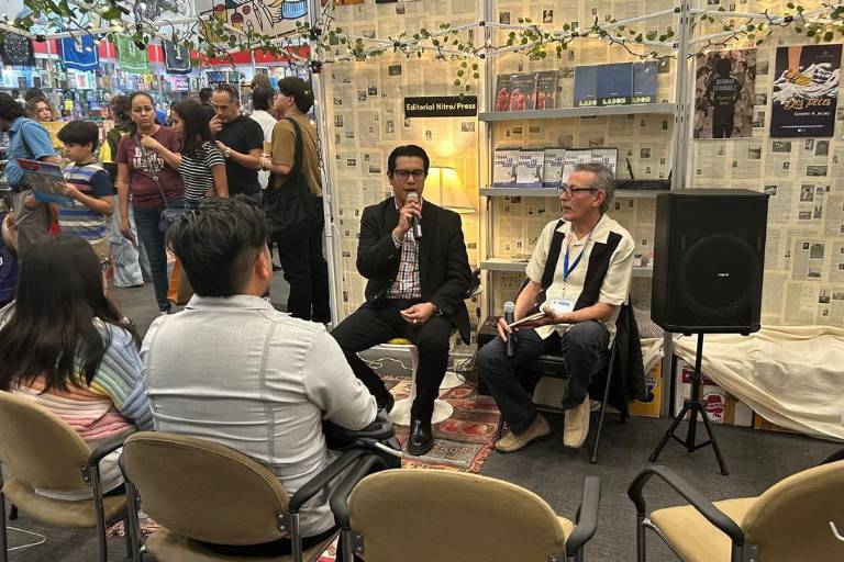 Presenta Hernán Arturo Ruiz sus libros en la FIL de Guadalajara