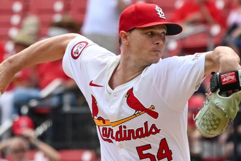 Cardenales sentencia a Rojos a fuerza de jonrón y joya de Sonny Gray