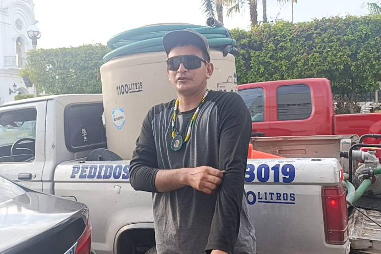 Vendedores de agua potable en Escuinapa tienen alta demanda, que hasta apagan el celular