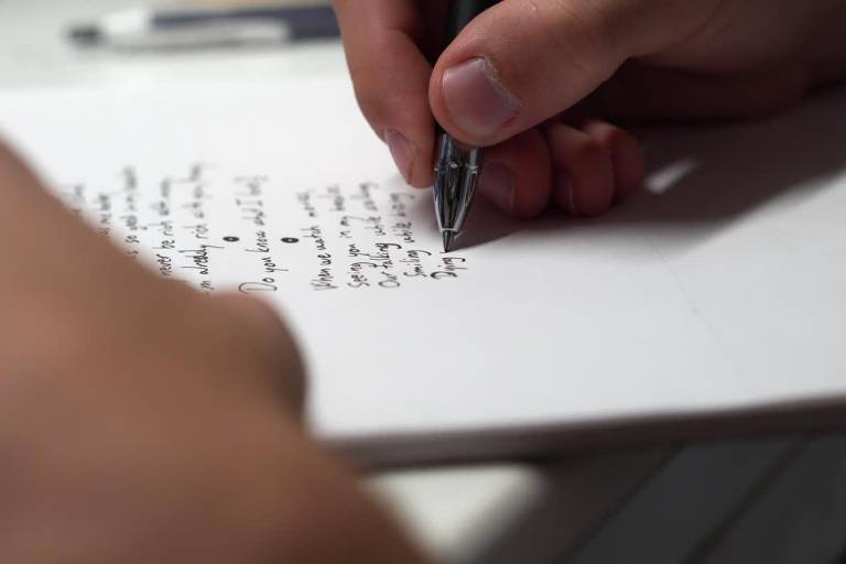 Invitan a participar en el Premio de Literatura Inés Arredondo