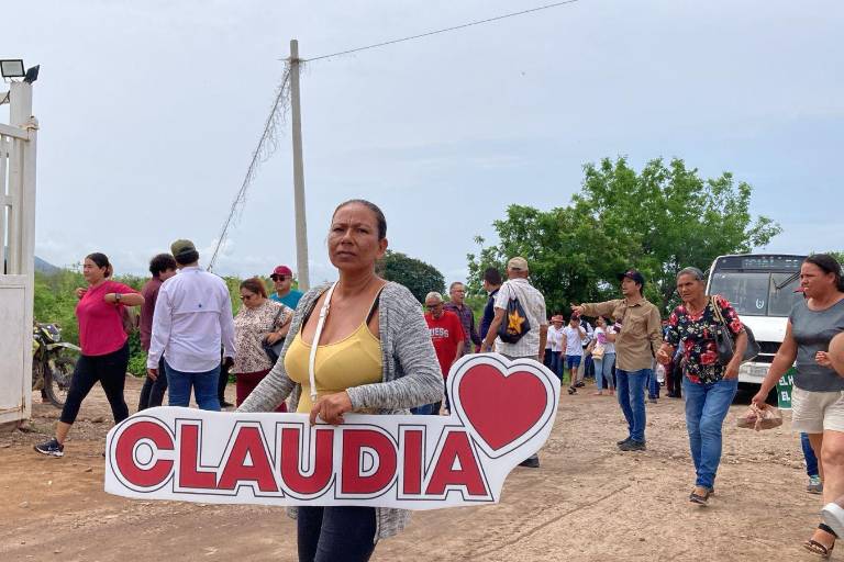 Habitantes del sur de Sinaloa realizan éxodo para presenciar el que podría ser el último evento en Sinaloa de AMLO