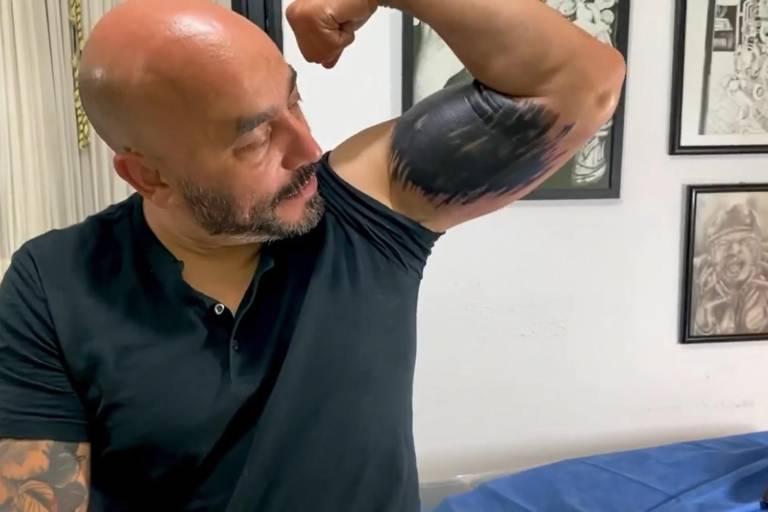 Lupillo Rivera comparte cómo elimina su tatuaje de Belinda