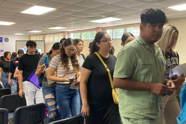 Aplican examen de admisión a cerca de 9 mil jóvenes que desean ingresar a la UAS en el sur del estado