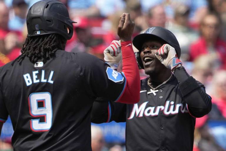 Marlins logran su primer triunfo con paliza sobre Cardenales