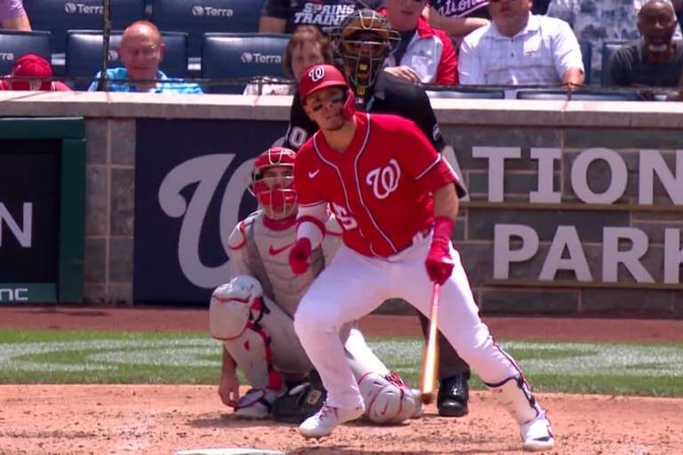 Joey Meneses pega el primer triple de su carrera