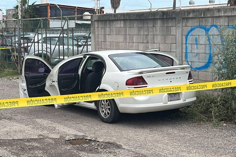 Localizan vehículo robado abandonado en el sector El Valle, en Culiacán