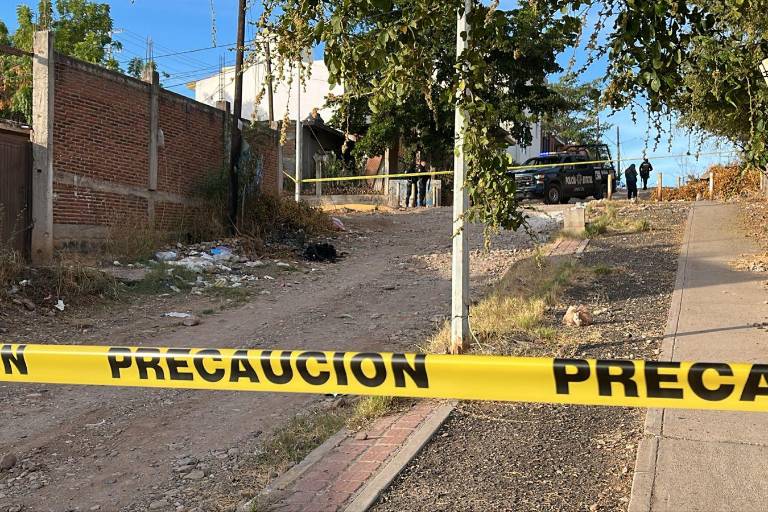 Hallan un cuerpo carbonizado detrás del Parque 87 de Culiacán