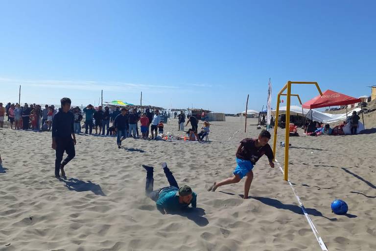 Concluye con éxito torneo de voleibol y futbol playero en Ponce