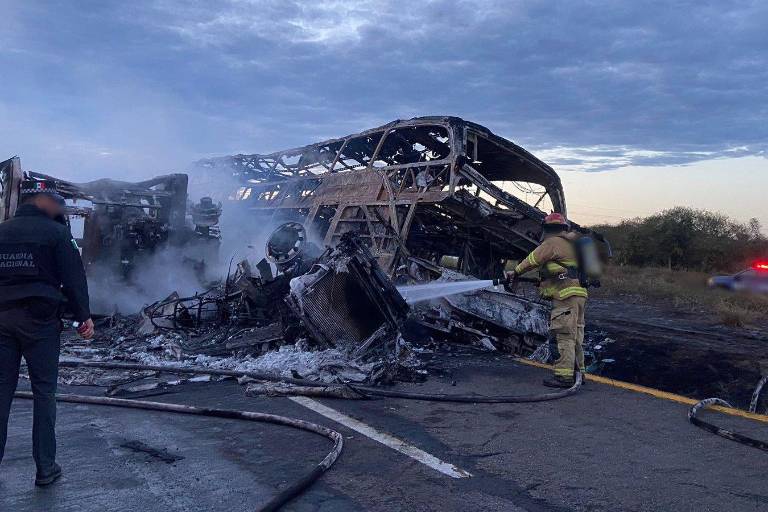 Expresa Rocha Moya condolencias por decesos en choque carretero en Elota