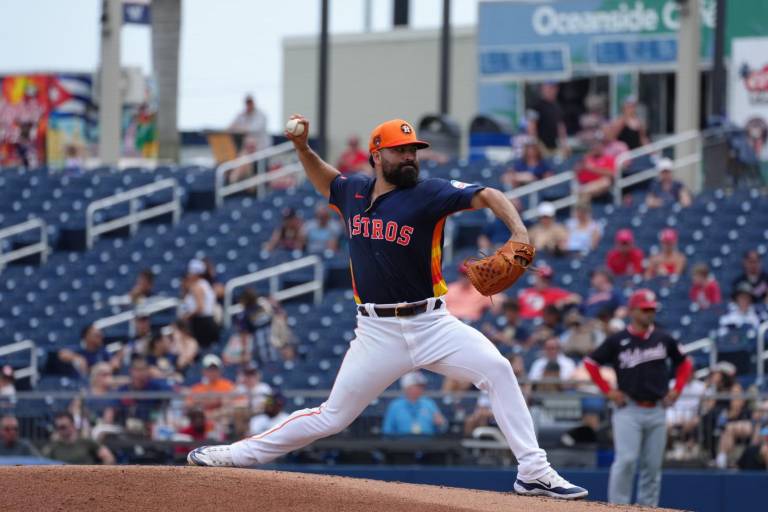Confirman que José Urquidy se sometió a la cirugía Tommy John