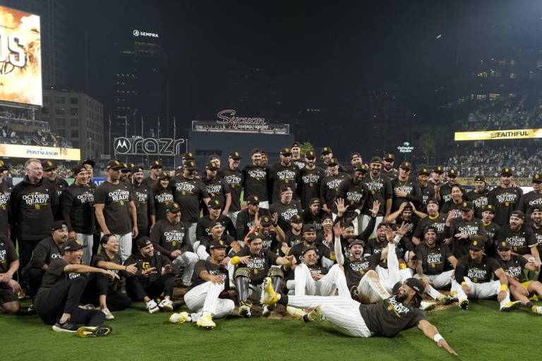 Padres despachan a Bravos con barrida