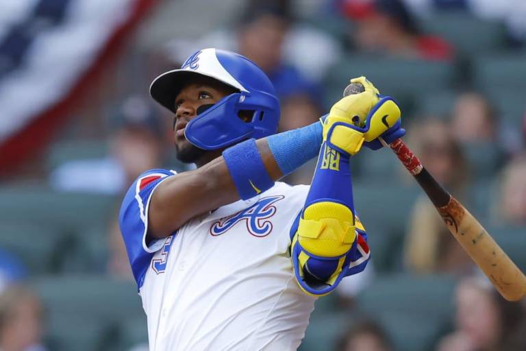 Acuña Jr. y Olson disparan jonrones en victoria de Bravos contra Padres
