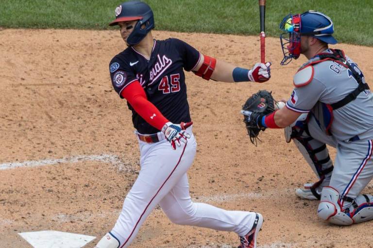 Joey Meneses pega su cuarto HR del fin de semana