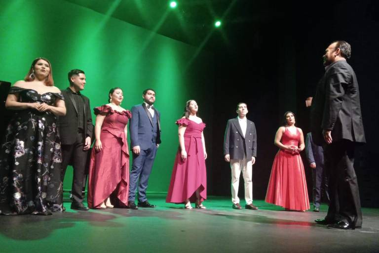Disfrutan de las más bellas canciones de Italia y México