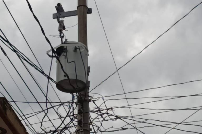 Tras la desconexión de un transformador, comercios del Centro se encuentran sin energía eléctrica, en Escuinapa