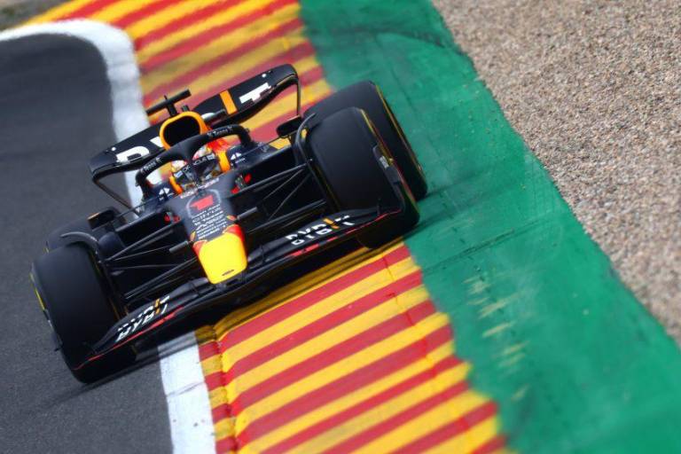 Verstappen, el más rápido en prácticas del GP de Bélgica; Checo se ubica en décimo