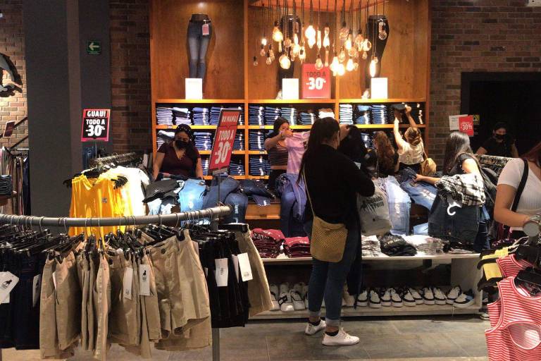 Probarse la ropa en las tiendas no es una restricción pero sí lo recomienda la Coepriss