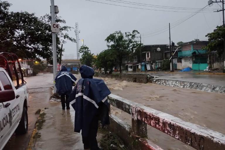 Huracán John causa deslaves e inundaciones en Guerrero; suspenden vuelos en Acapulco