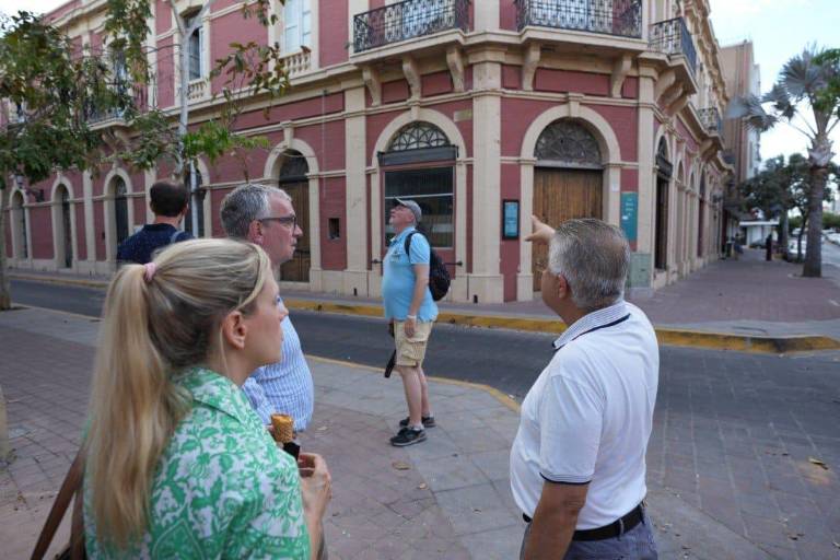 Muestran a comitiva alemana la historia del Centro Histórico de Mazatlán