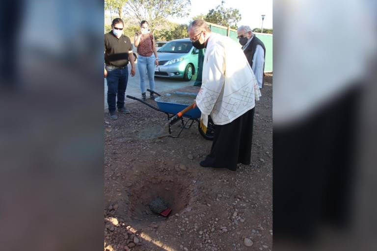 Colocan primera piedra del Club Lairén, en La Primavera