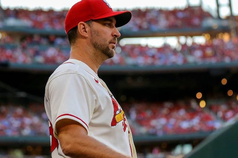 Adam Wainwright volverá con los Cardenales de San Luis en el 2023