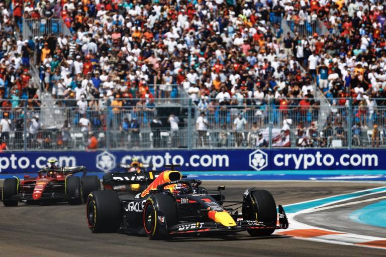Checo Pérez finaliza cuarto en el Gran Premio de Miami; Max Verstappen gana