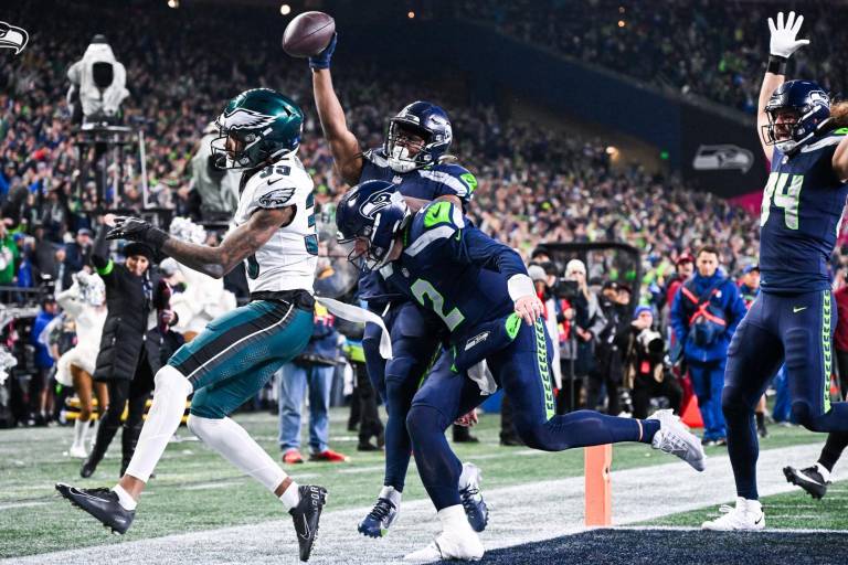 Seattle vino de atrás para imponerse 20-17 a Eagles