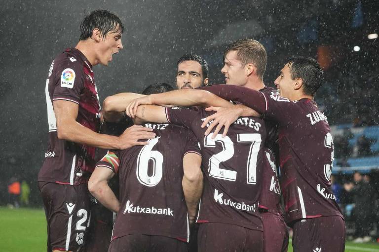 La Real Sociedad recupera el liderato en España al vencer 2-0 al Celta de Vigo