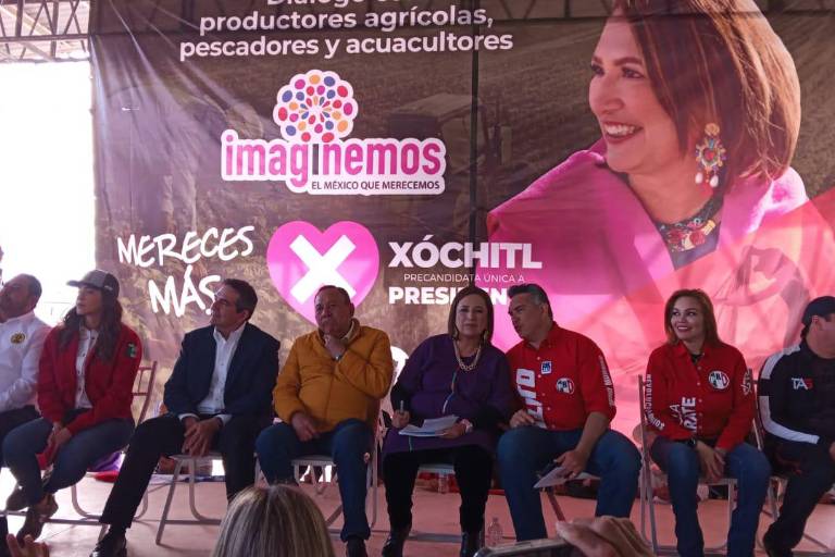 Flanqueada por Alito y Cuén Ojeda, Xóchitl Gálvez se reúne con productores en Ahome