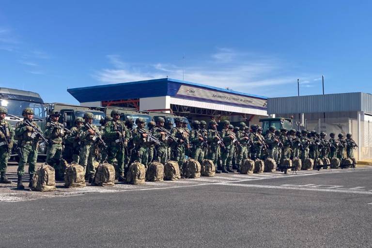 Arriban a Mazatlán 60 elementos de las Fuerzas Especiales del Ejército