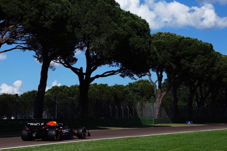 Complicadas prácticas de Checo Pérez y Red Bull en Imola