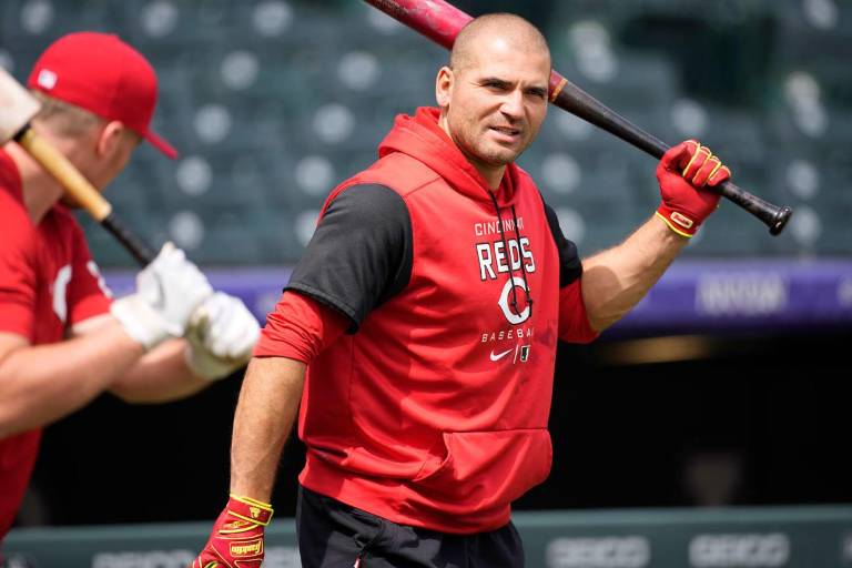 Rojos envían a Joey Votto a la lista de lesionados